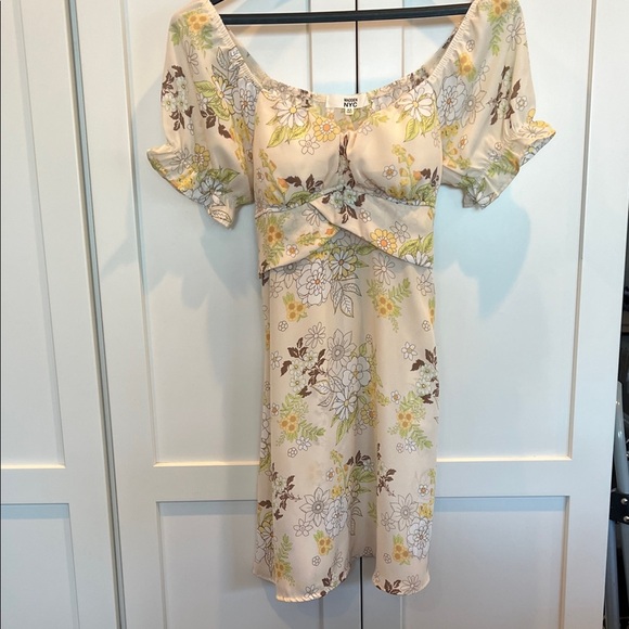 MADDEN NYC Beige Floral Mini Dress XS - Picture 1 of 6